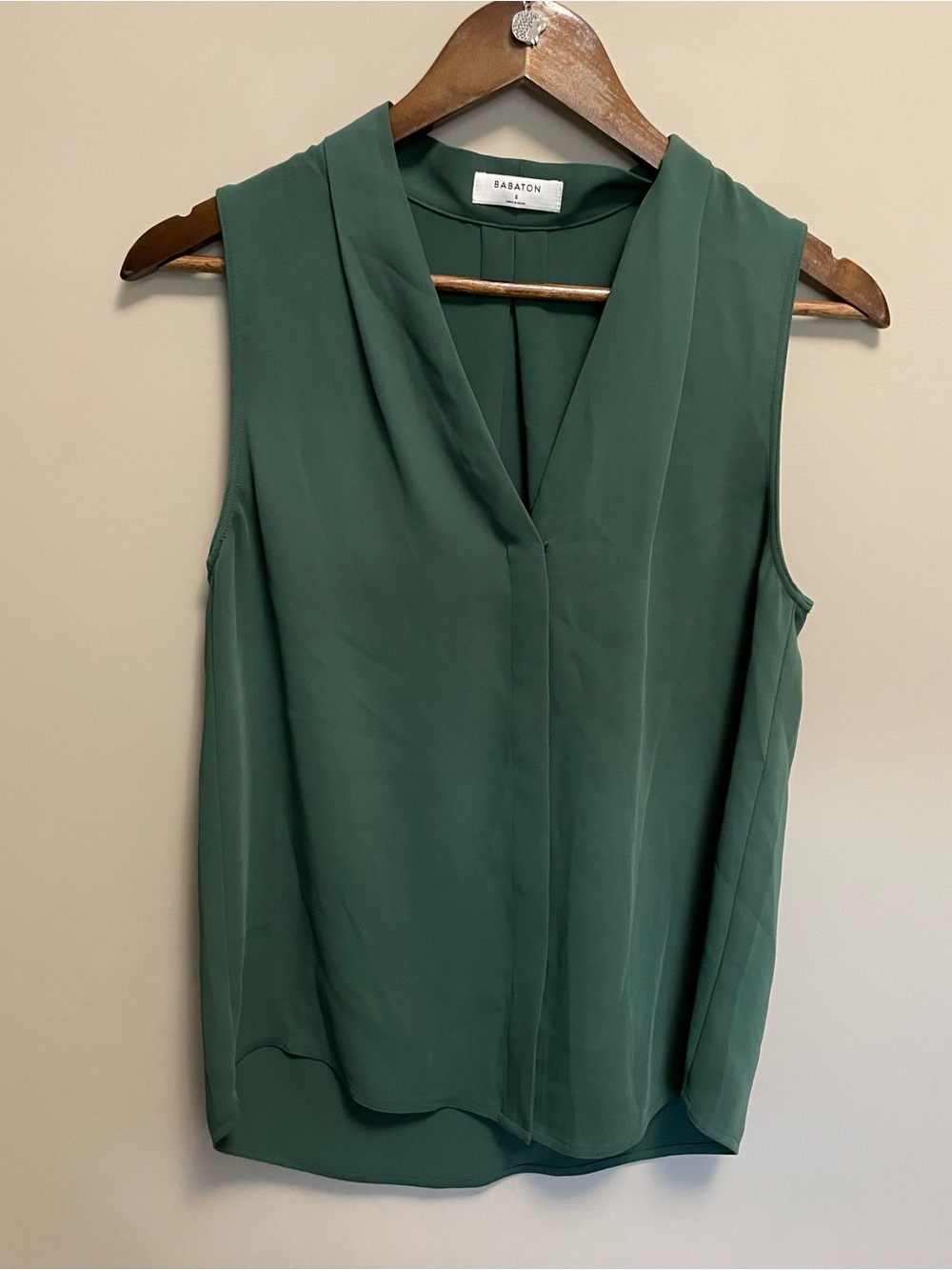 Babaton Aritzia Forest Green V-Neck Sleeveless Blouse Women’s Small